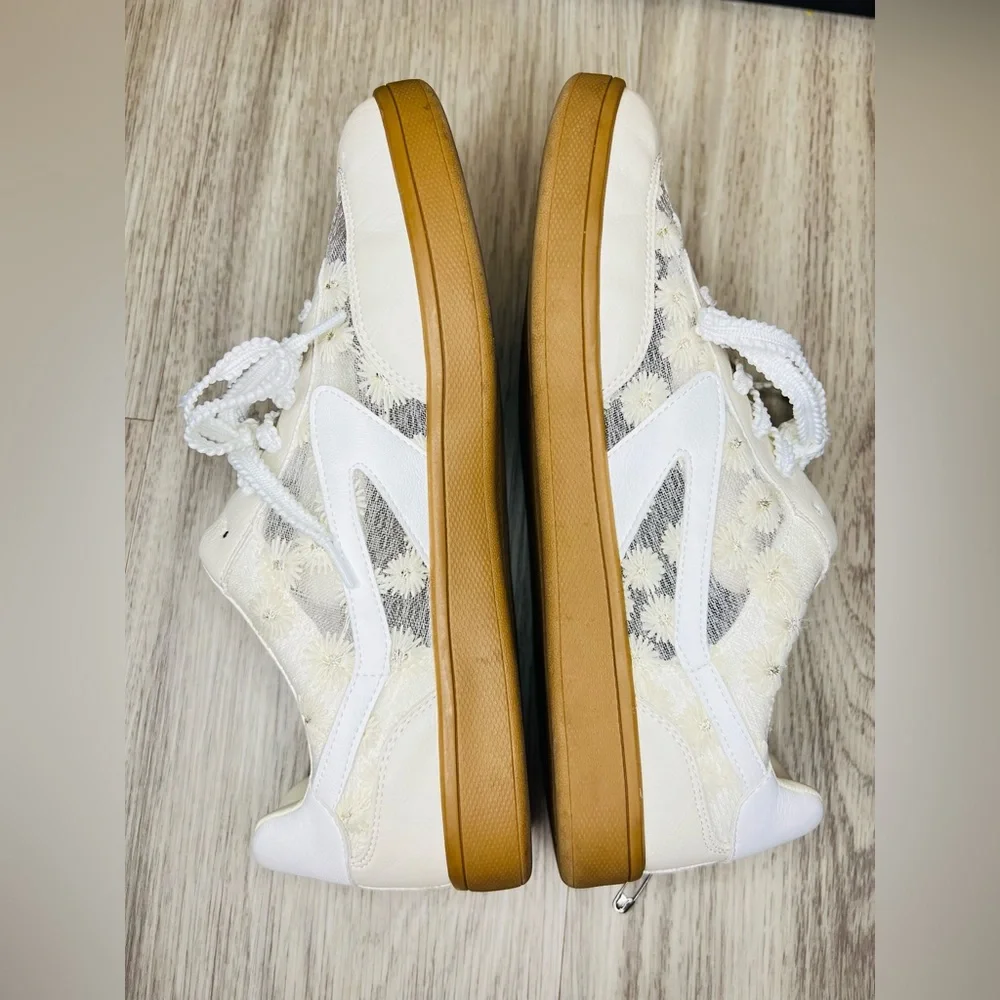 DV By Dolce Vita Voyage Ivory Lace Lace-Up Sneakers Sz 10
